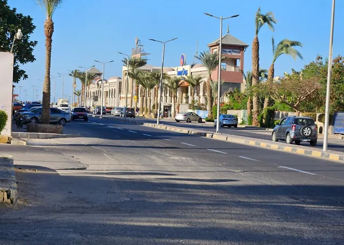 Free - Pool View With Wi-fi, Smart Tv, 3 Pools - Florenza Khamsin Apartment Hurghada