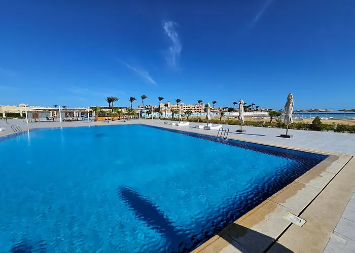 Free - Pool View With Wi-fi, Smart Tv, 3 Pools - Florenza Khamsin Apartment Hurghada